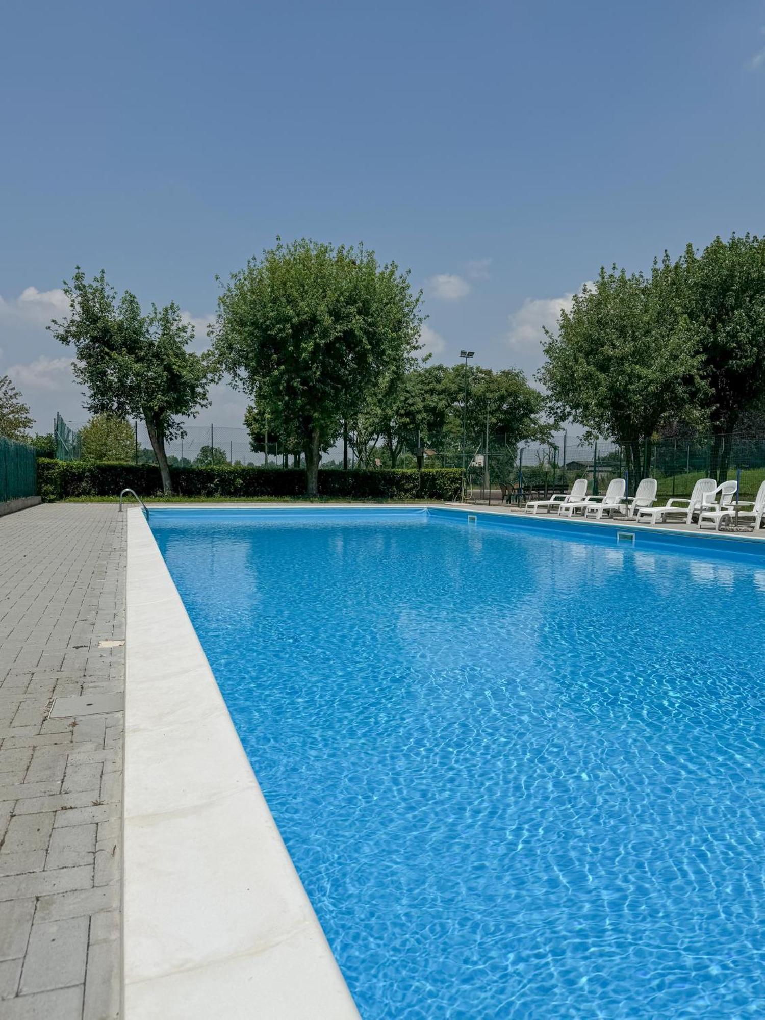 Kandinski Apartment - With Pool Сеттимо Миланезе Экстерьер фото